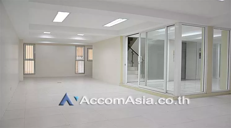  1  Office Space For Sale in Silom ,Bangkok BTS Sala Daeng AA13147